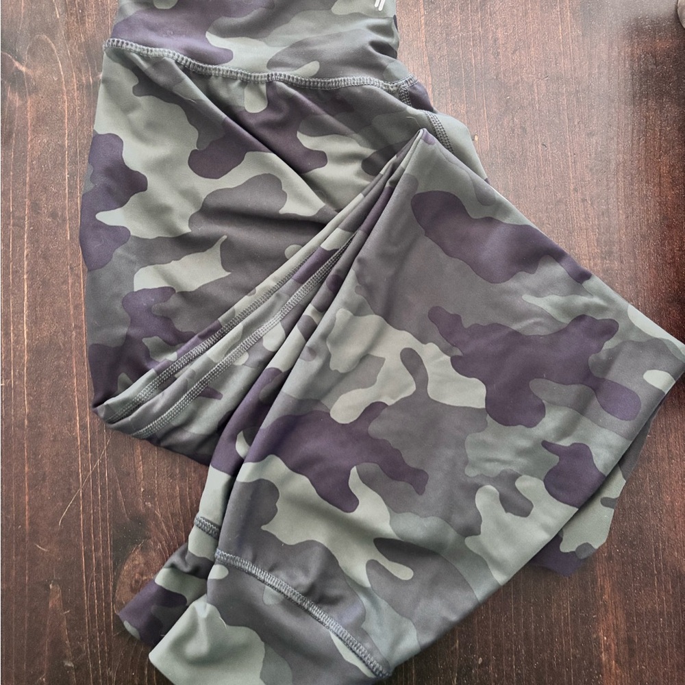 Old Navy Women’s Camouflage Leggings - Gray and Black